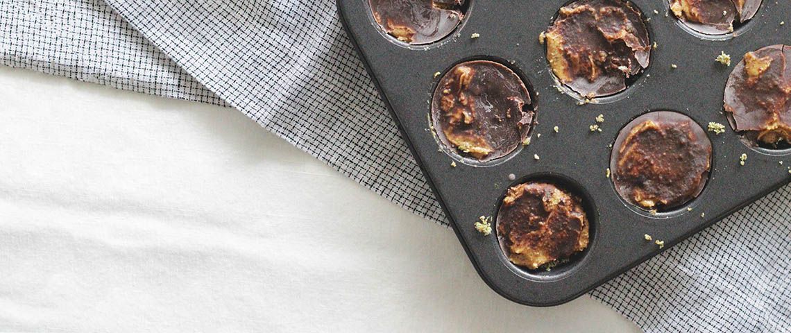 Fight off stress by indulging in no-bake chlorella cocoa almond butter cups. 