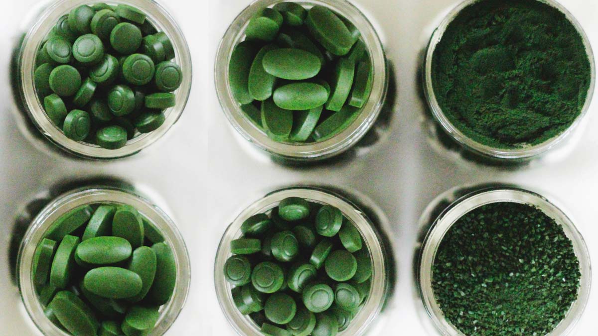 A picture of chlorella tablets and powder in different containers