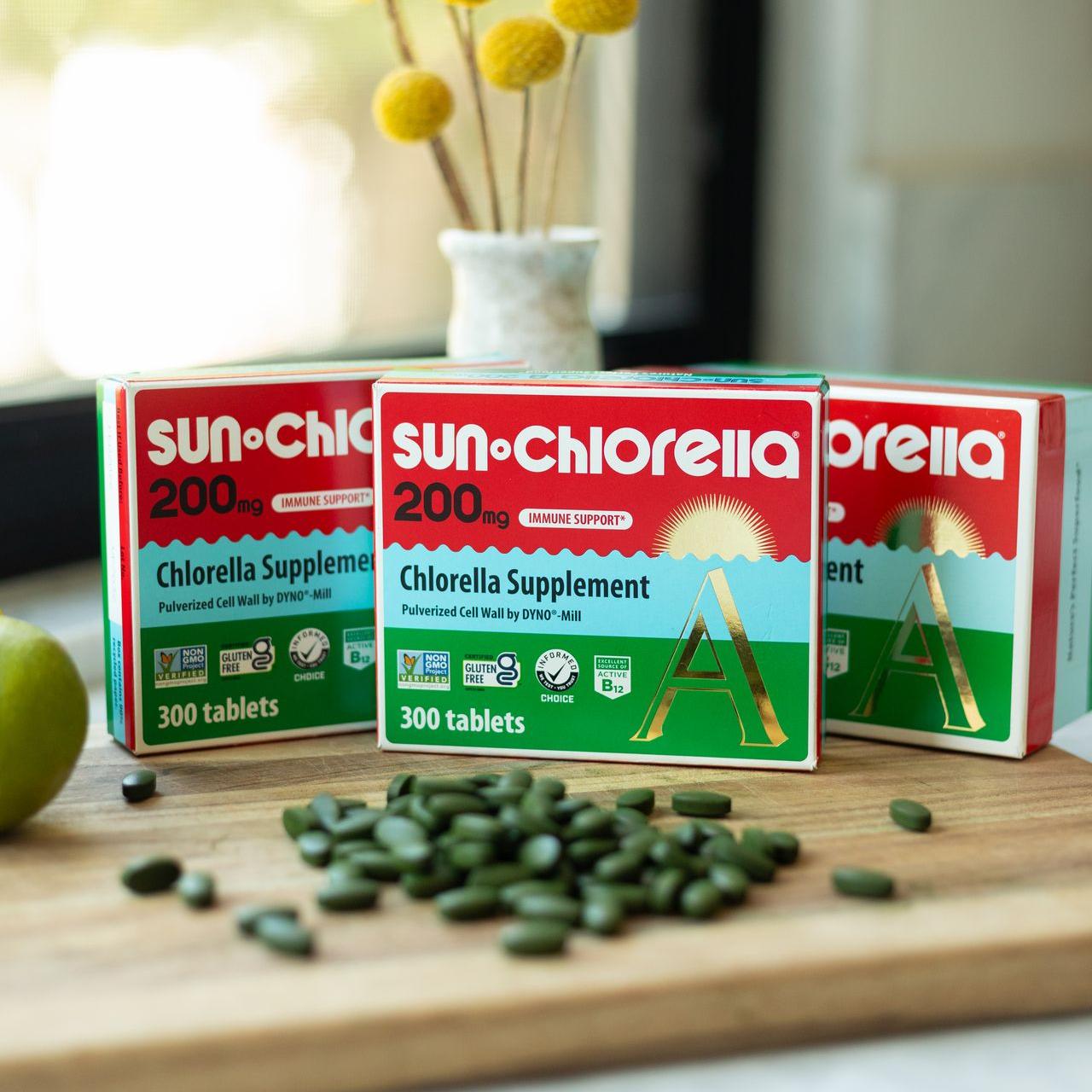 Boxes of Chlorella Tablets on display